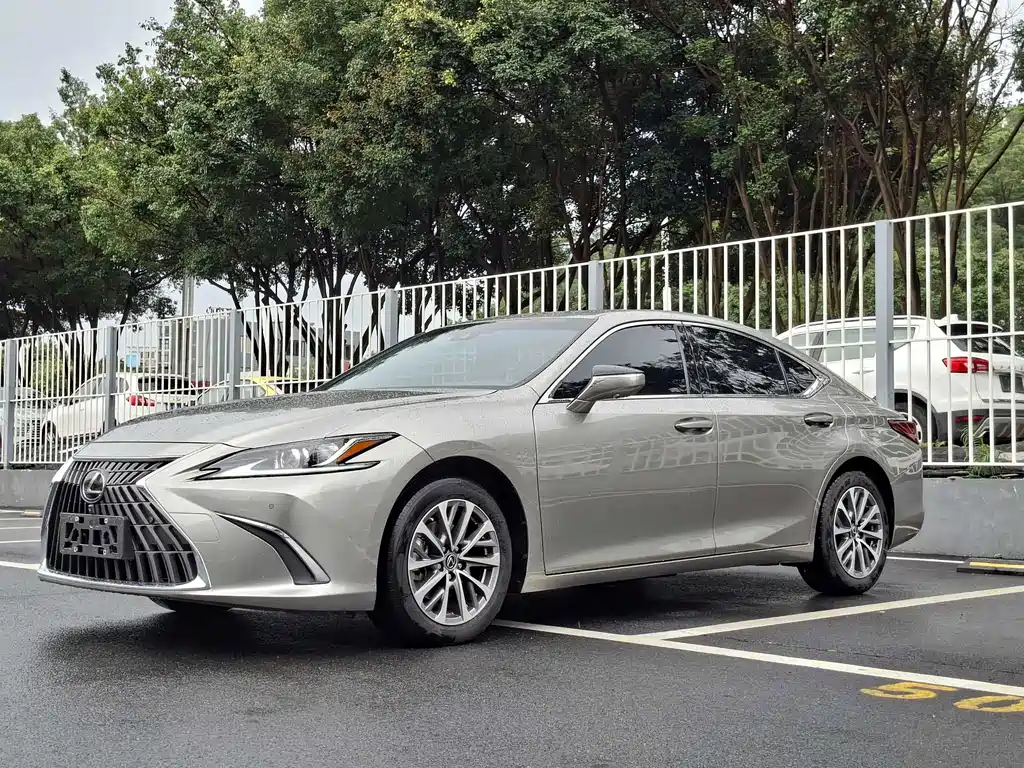 Купить Lexus ES