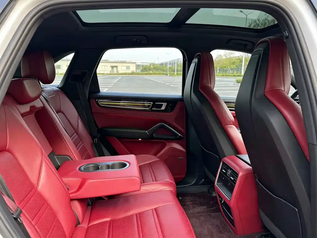 Porsche Cayenne — миниатюра 6
