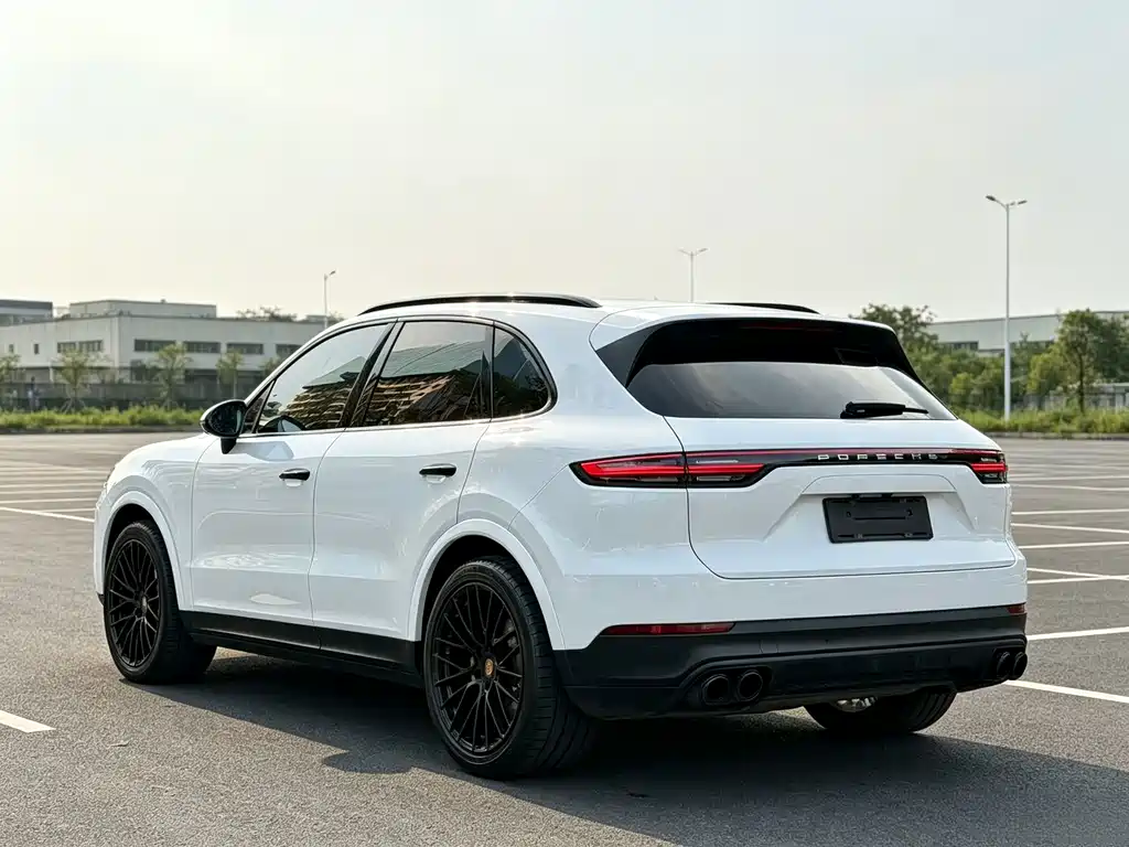 Porsche Cayenne — миниатюра 9
