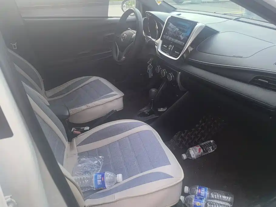 Toyota Yaris L — миниатюра 8