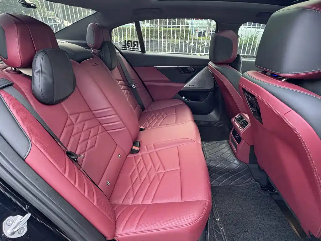 BMW i5 — миниатюра 24
