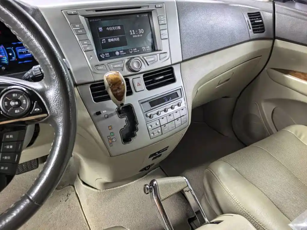 BYD M6 — миниатюра 7