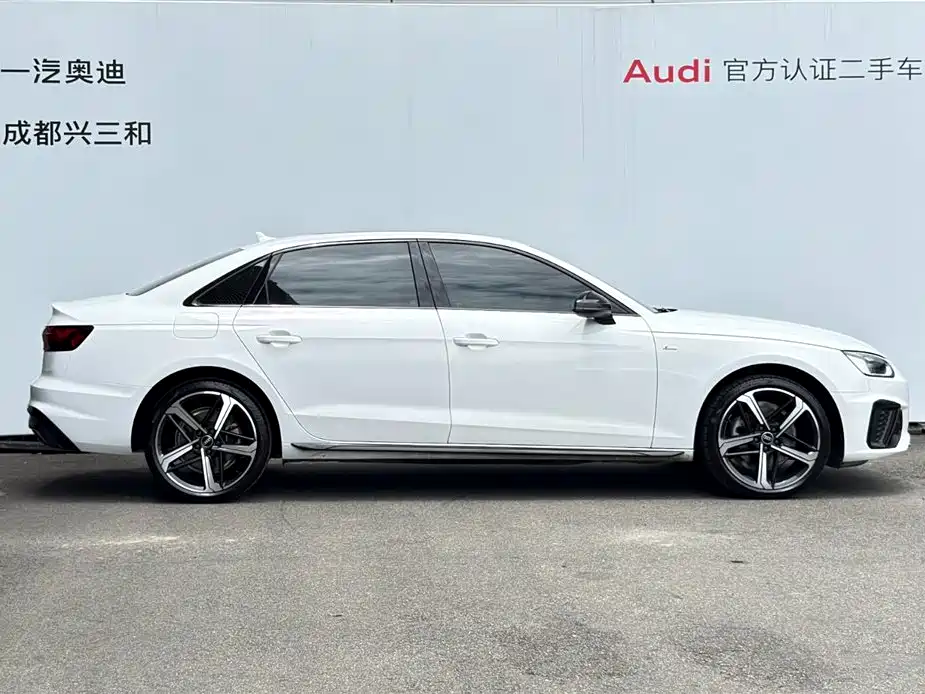 Audi A4L 2023 40 TFSI Luxury