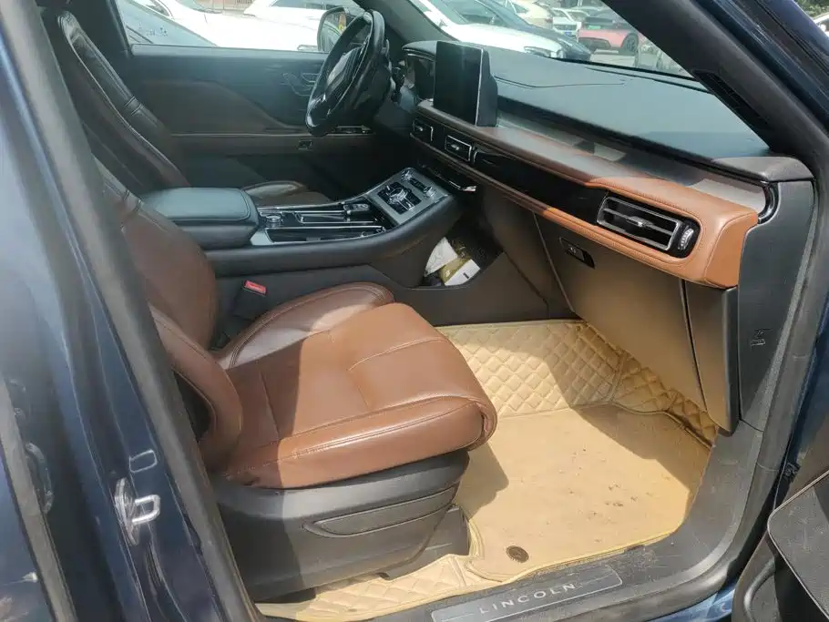 Lincoln Aviator (Import) — миниатюра 8