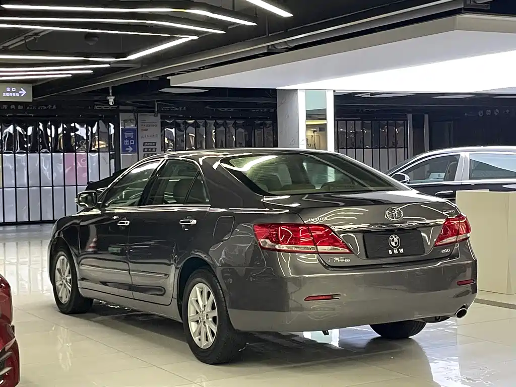 Toyota Camry — миниатюра 5