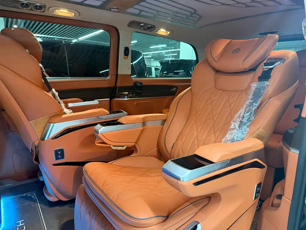 Mercedes-Benz V-Class 2022 — фото 10