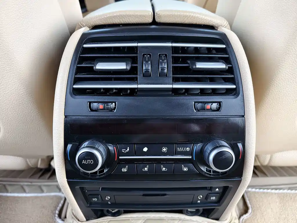 BMW 7 Series — миниатюра 22