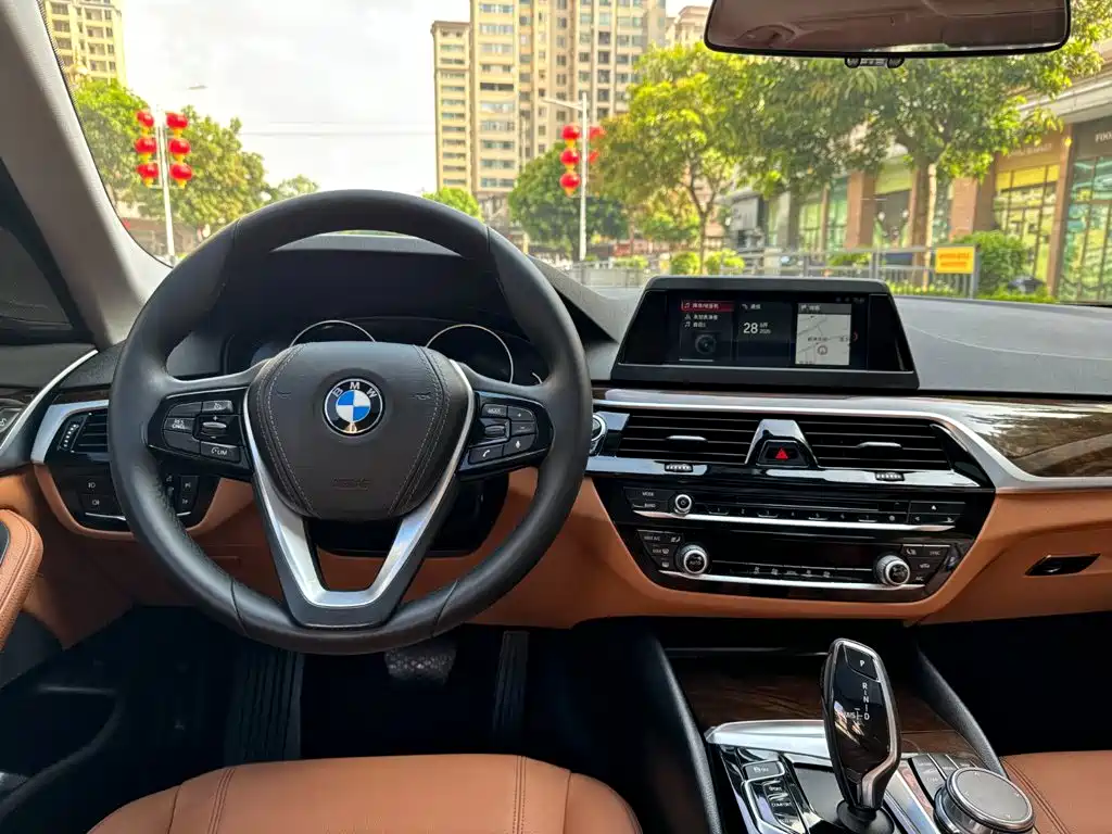BMW 5 Series — миниатюра 18