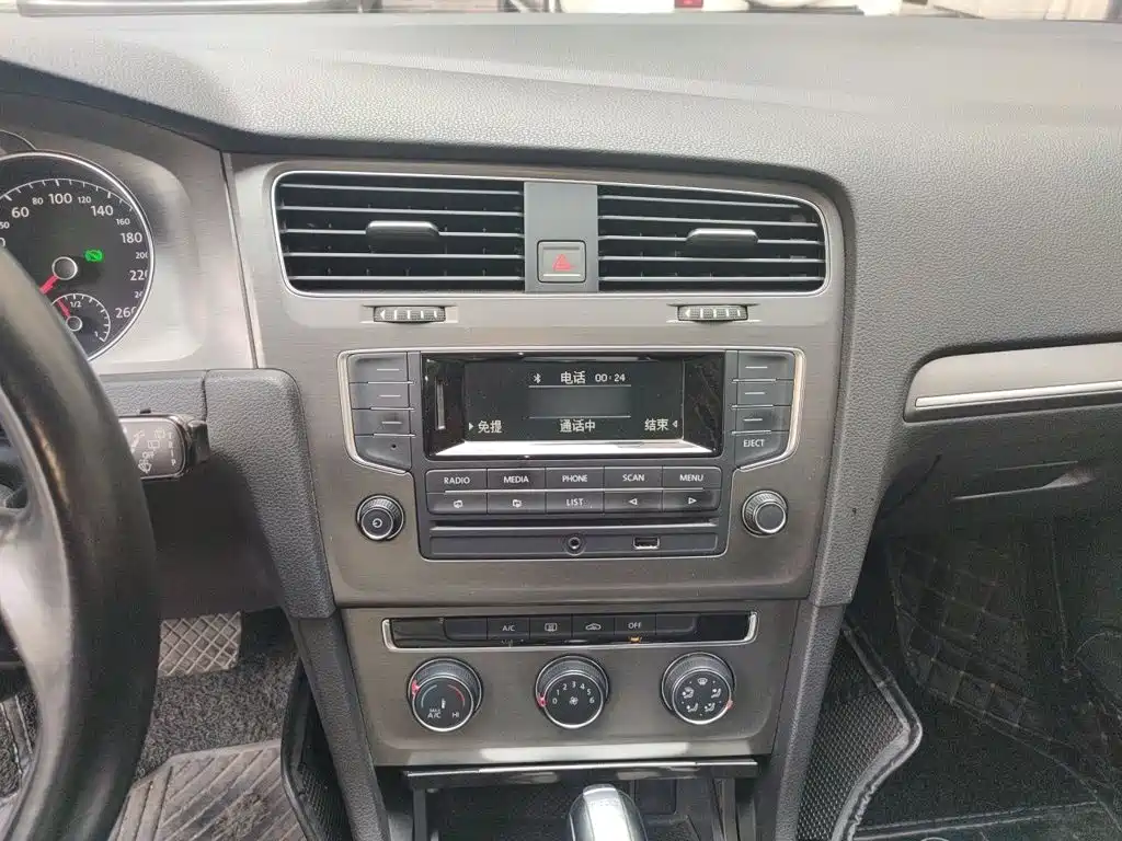 Volkswagen Golf — миниатюра 6
