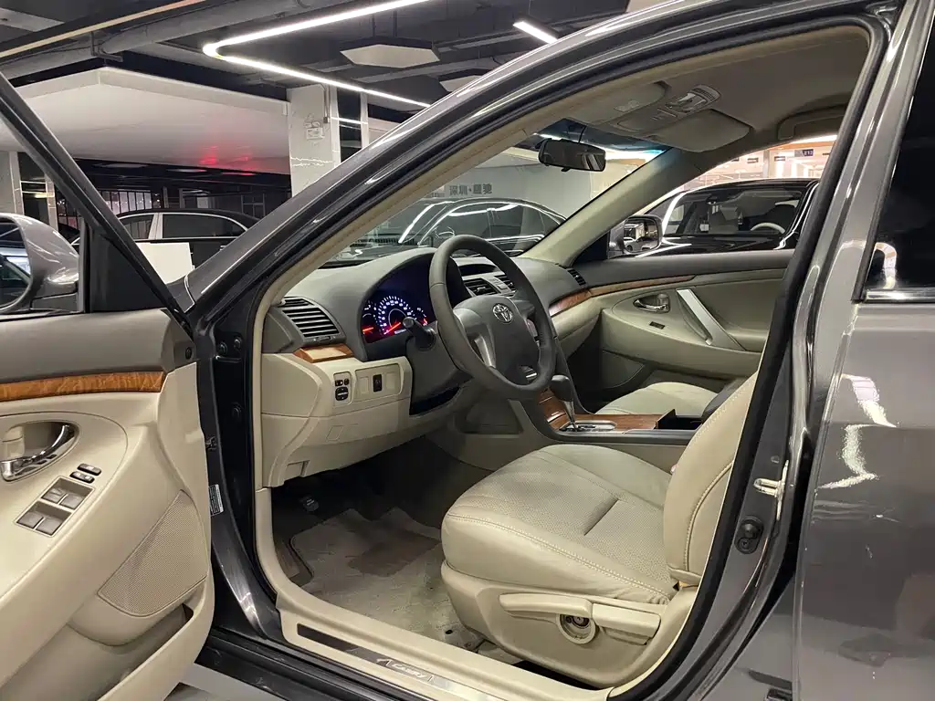 Toyota Camry — миниатюра 6