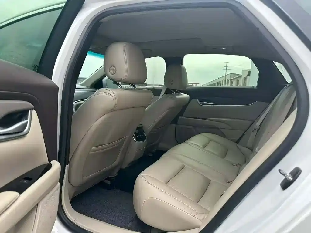 Cadillac XTS — миниатюра 6