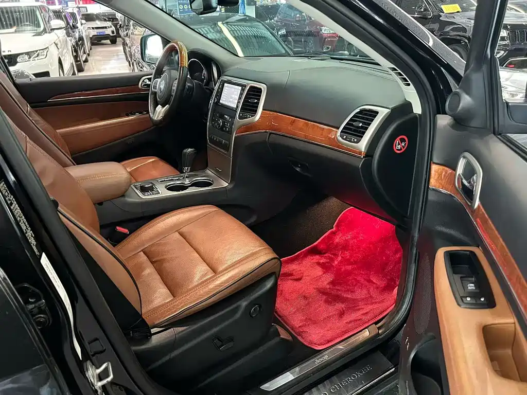 Jeep Grand Cherokee (Import) — миниатюра 5