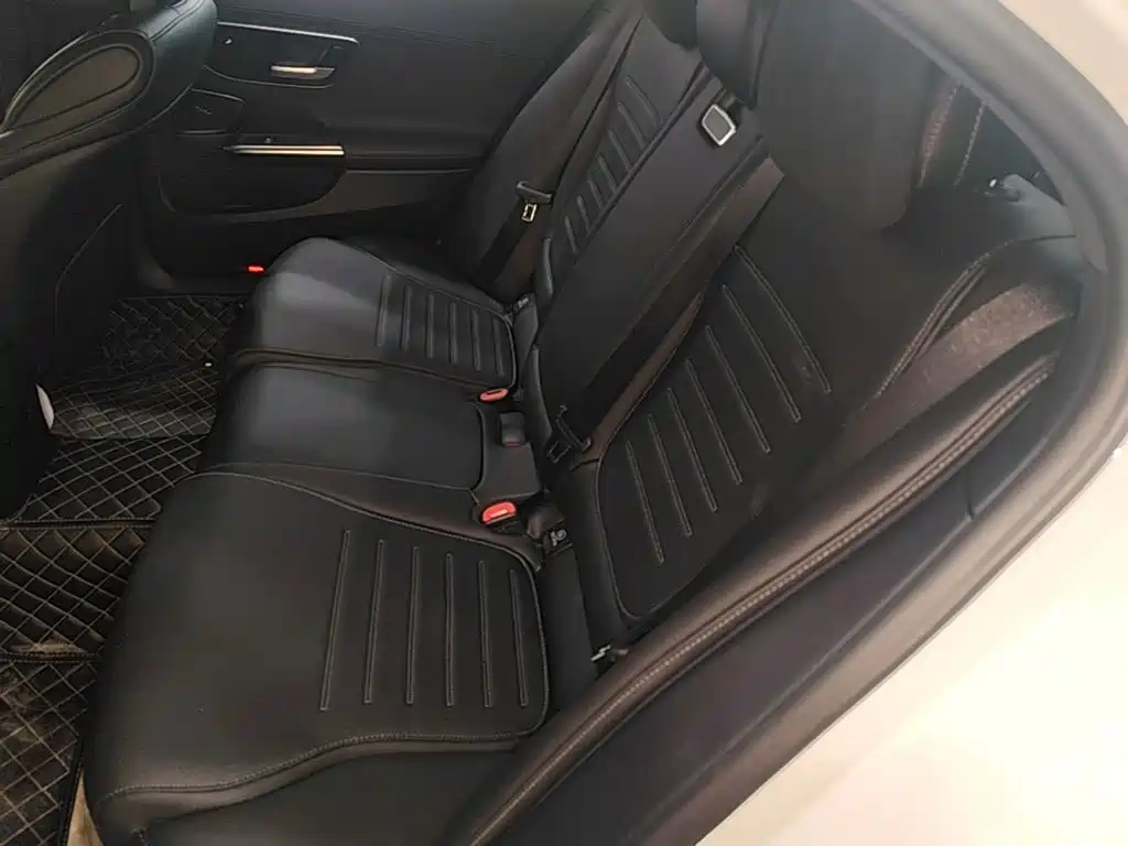 Mercedes-Benz C-Class — миниатюра 17