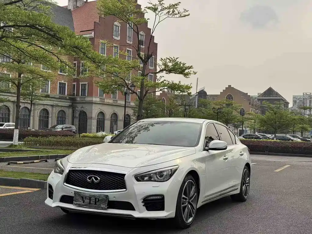 Infiniti Q50L 2015