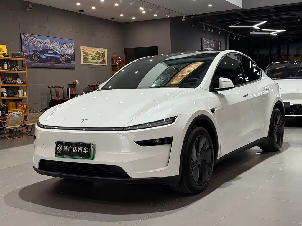 Tesla Model Y 2025