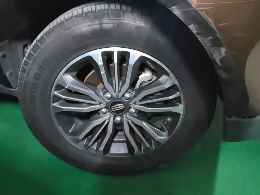 Geely Vision X6 — миниатюра 6