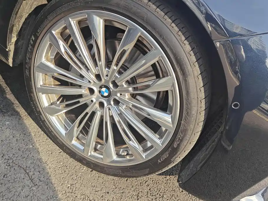 BMW 7 Series — миниатюра 6