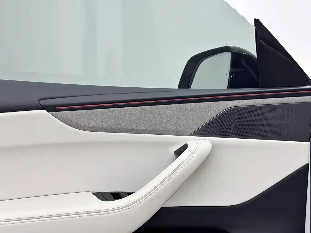 Tesla Model Y L — миниатюра 15