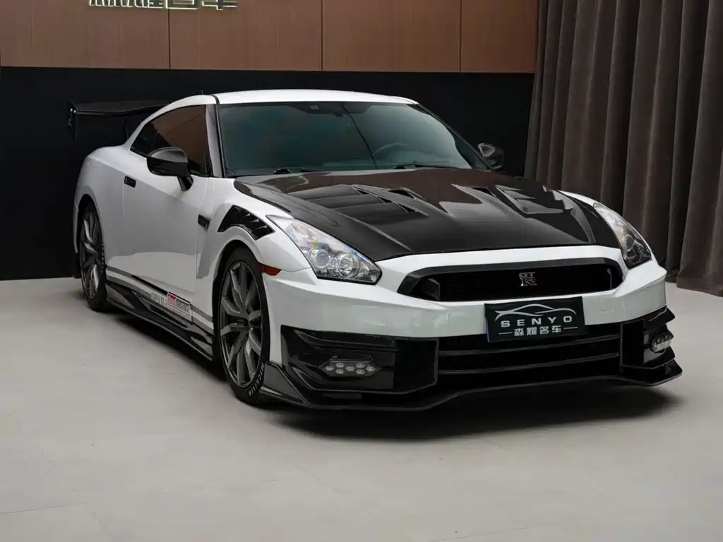 Nissan GT-R — миниатюра 3