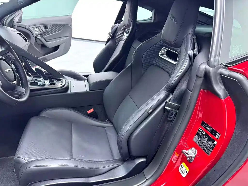 Jaguar F-Type 2024 P300 75