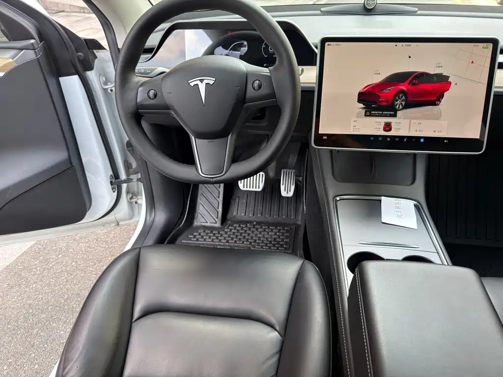 Tesla Model Y — миниатюра 7