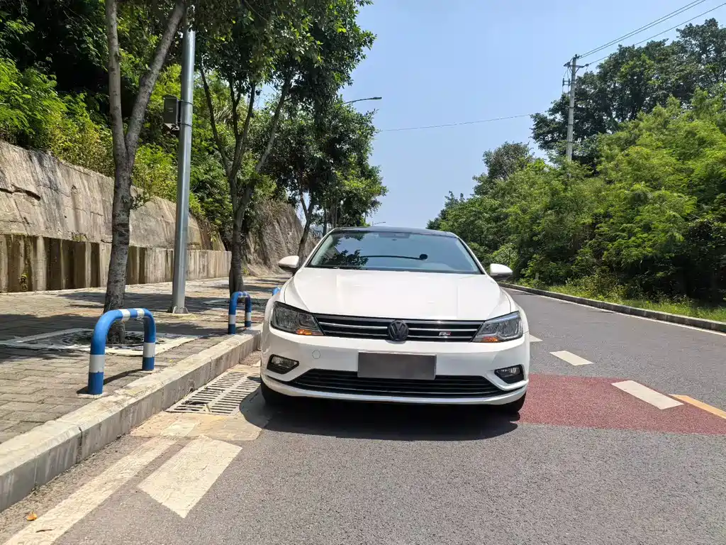 Volkswagen Lamando 2015 330TSI DSG Luxury