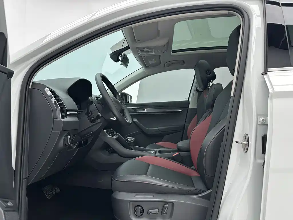 Skoda Karoq 2023 TSI280