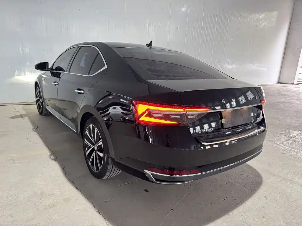 Skoda Superb — миниатюра 5