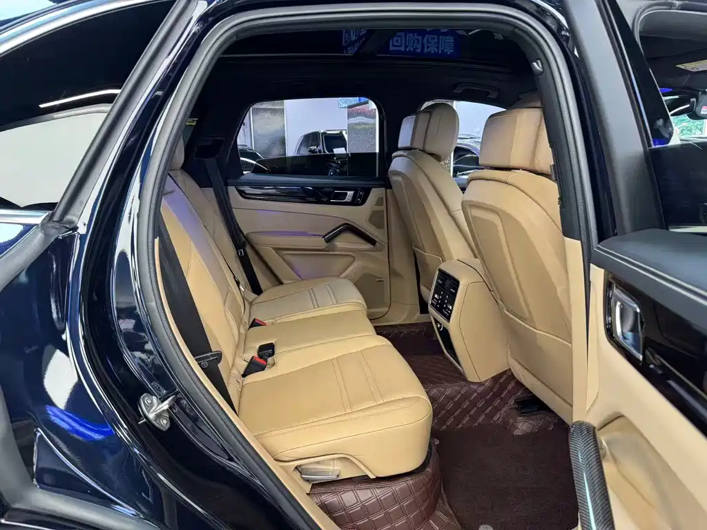Porsche Cayenne — миниатюра 7