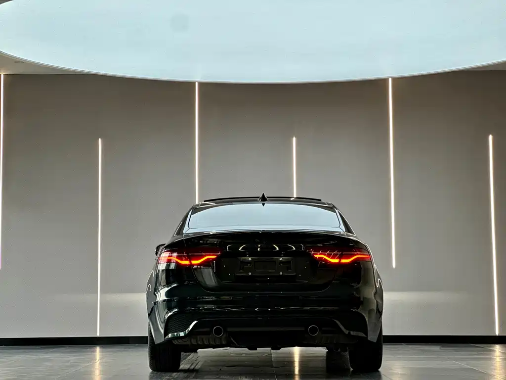 Jaguar XEL 2024 2.0T 250PS R-DYNAMIC S Sport