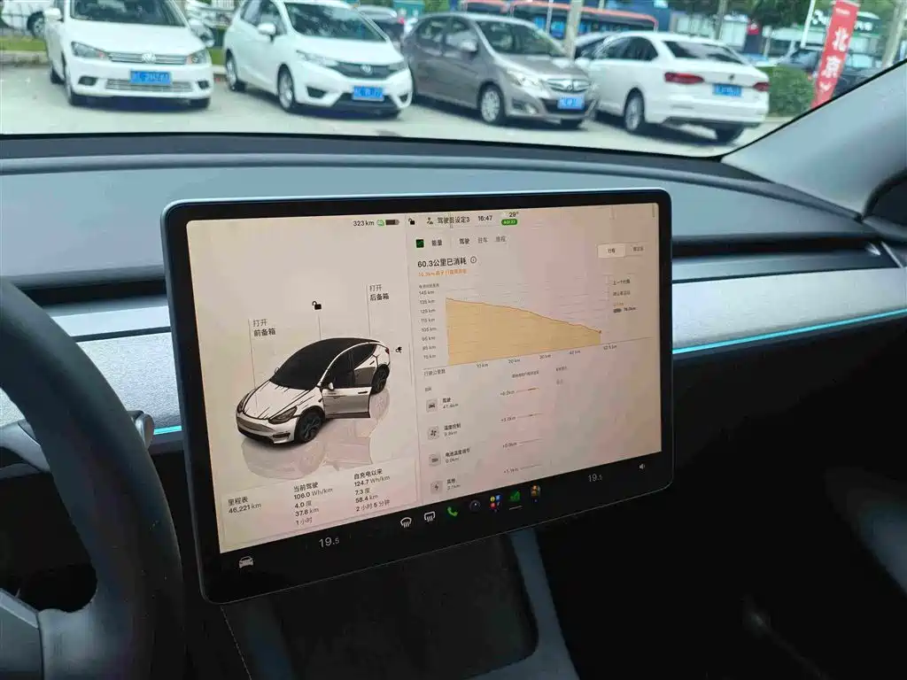 Tesla Model Y — миниатюра 9