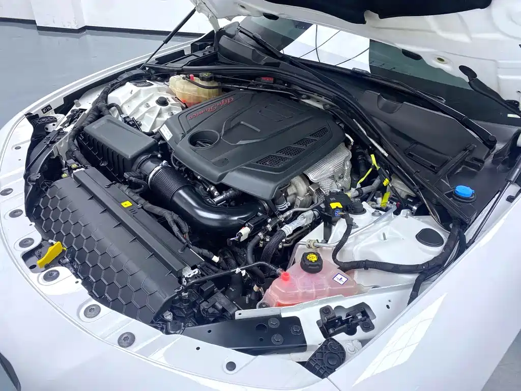 Alfa Romeo Giulia 2020 2.0T 280HP