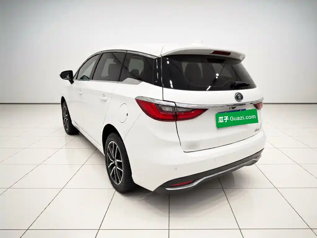 BYD MAX — миниатюра 4