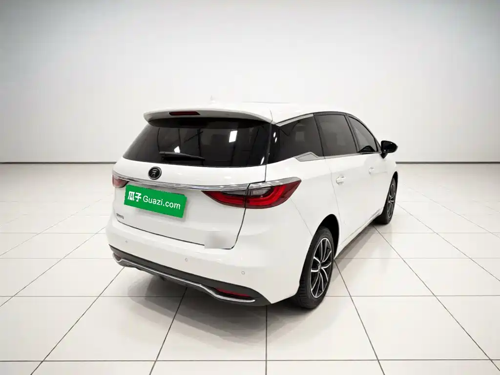 BYD MAX — миниатюра 6