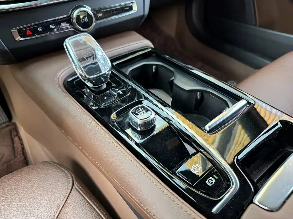 Volvo S90 PHEV — миниатюра 9