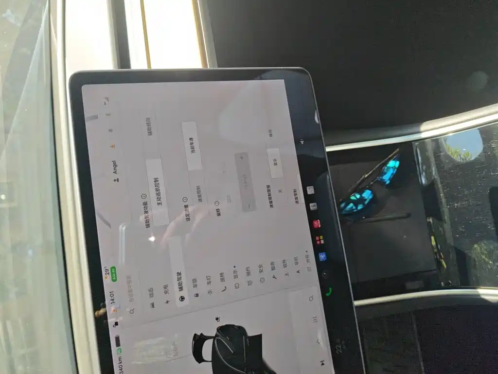 Tesla Model 3 — миниатюра 21