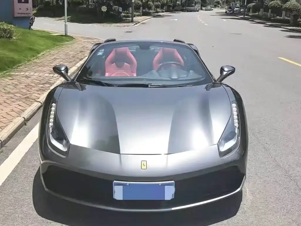 FERRARI 488