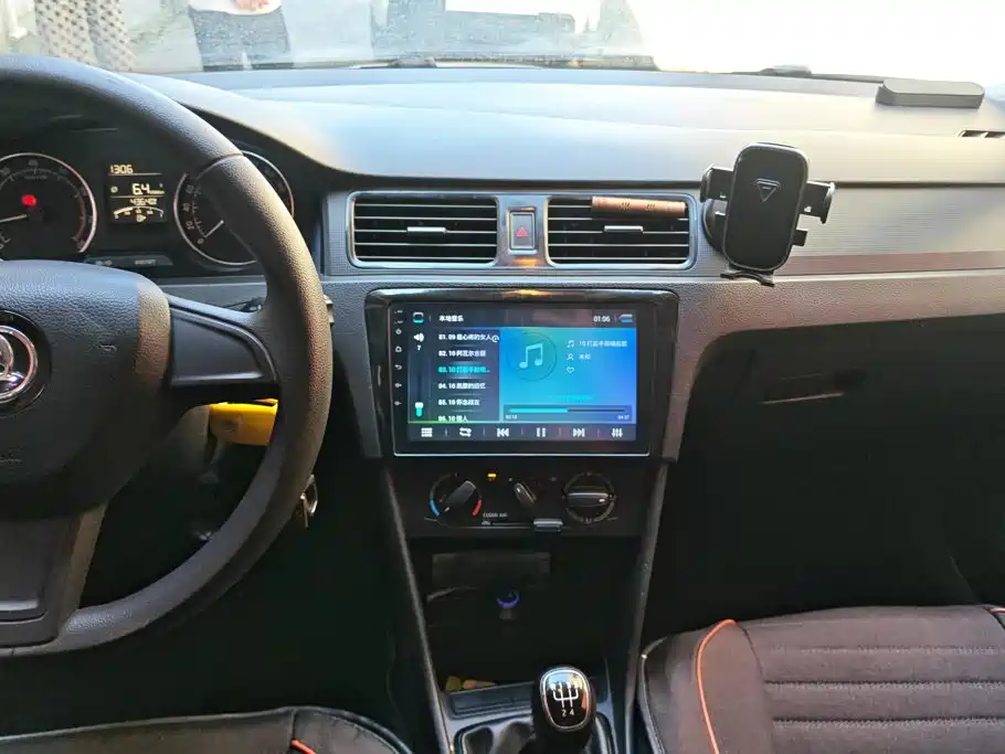 Skoda Rapid Spaceback — миниатюра 13