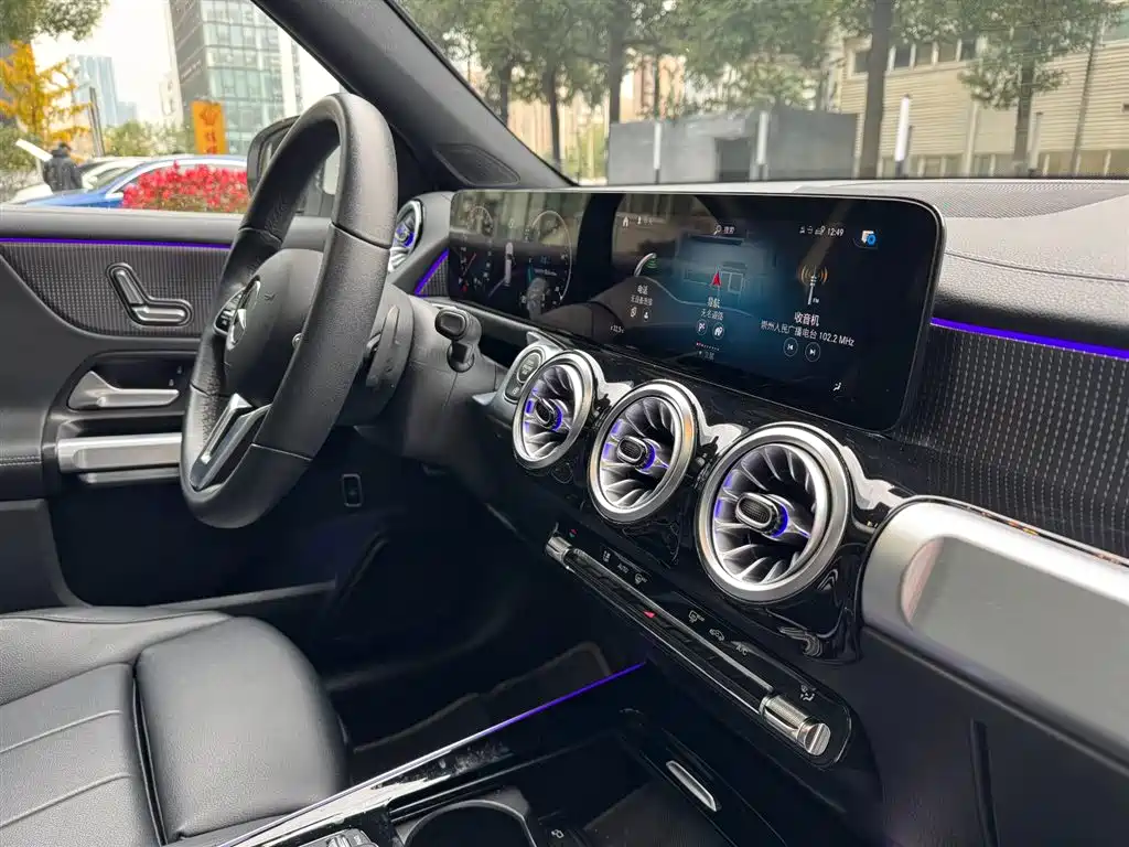 MERCEDES-BENZ GLB