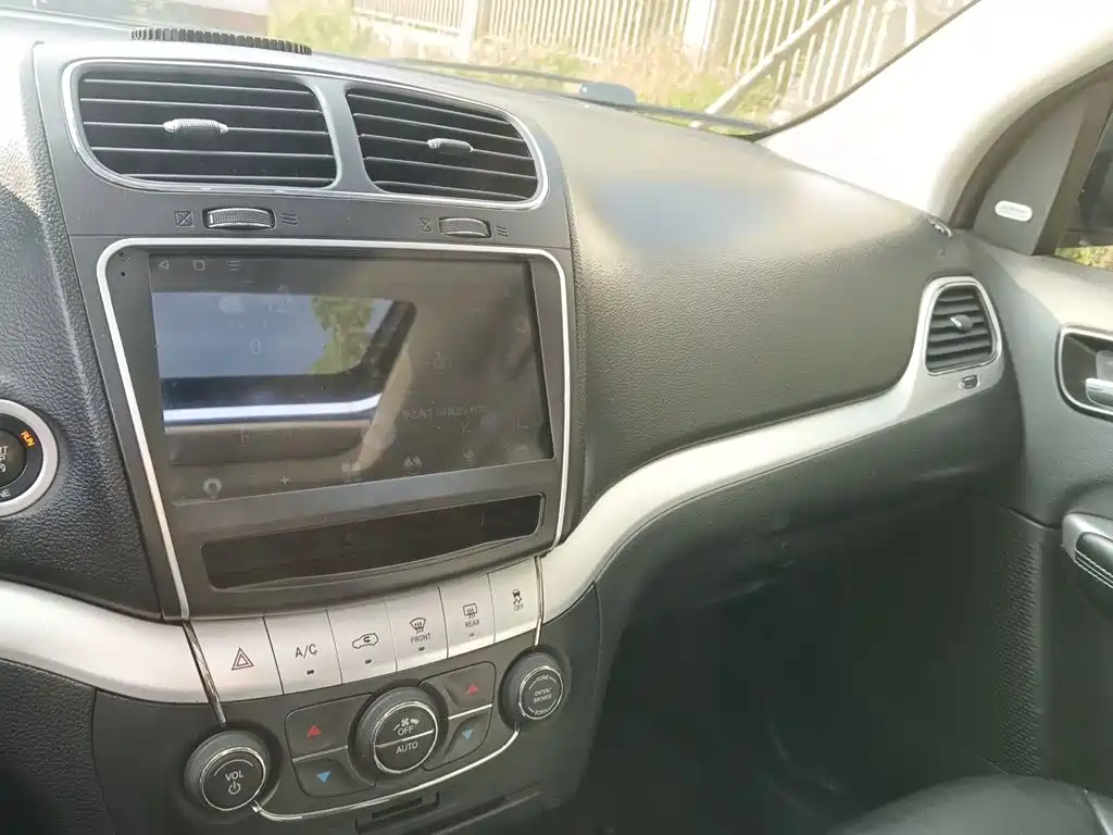 Dodge Journey — миниатюра 9