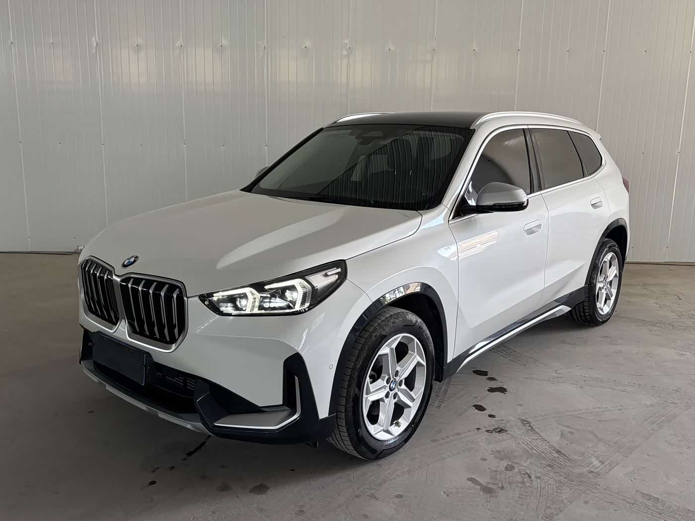 BMW X1 1.5 л 2023 г. Белый, пробег 29000 км