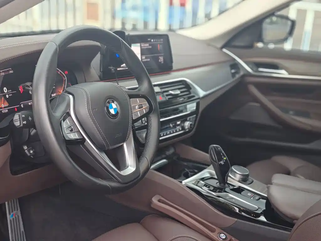 BMW 5 Series — миниатюра 4