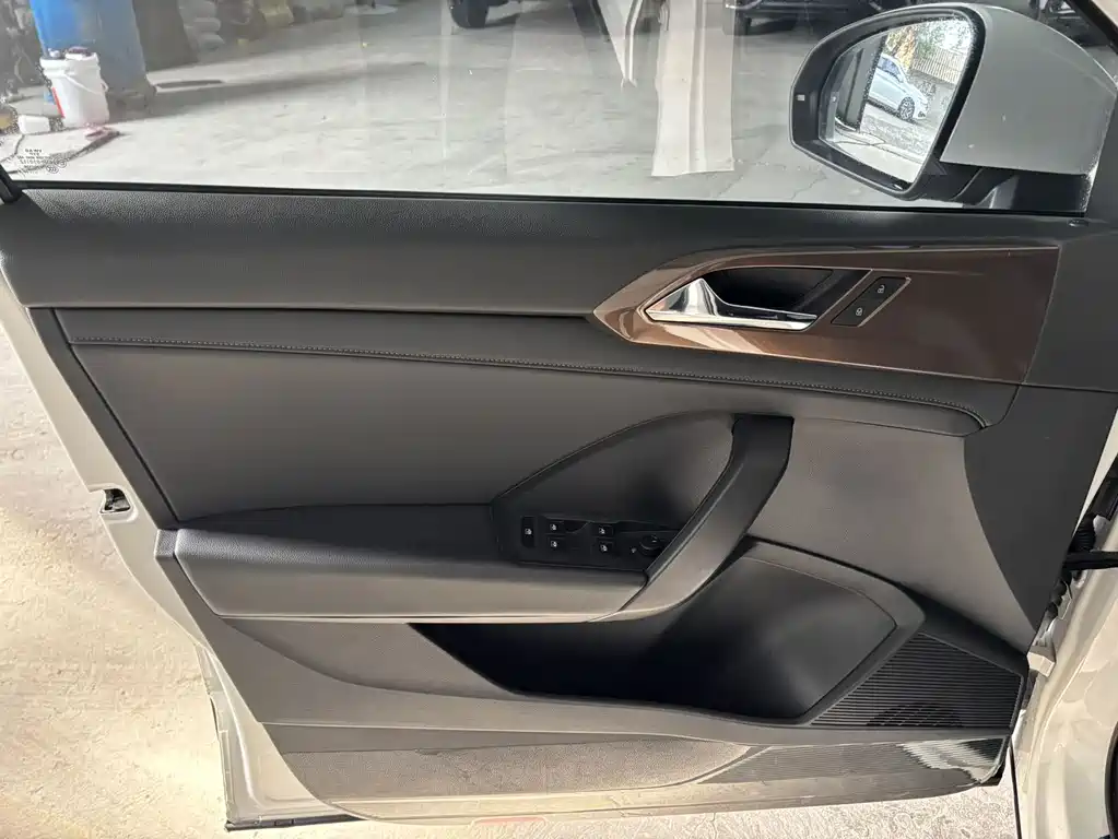 Volkswagen Tharu — миниатюра 7