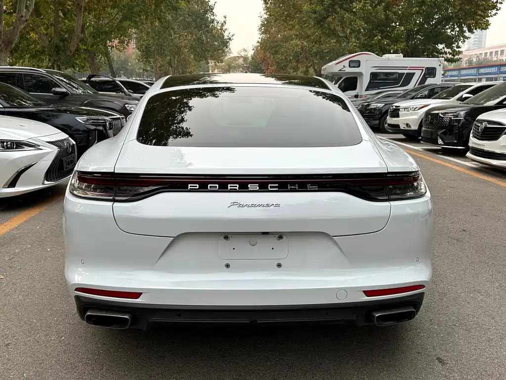 PORSCHE PANAMERA