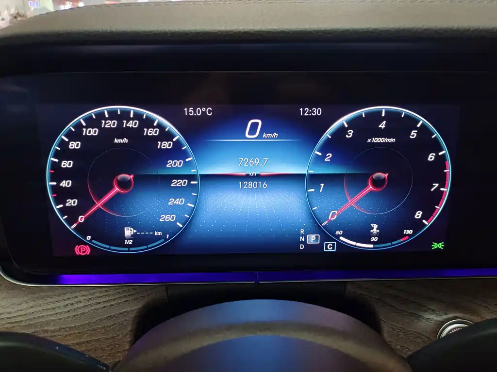 Mercedes-Benz E-Class — миниатюра 8