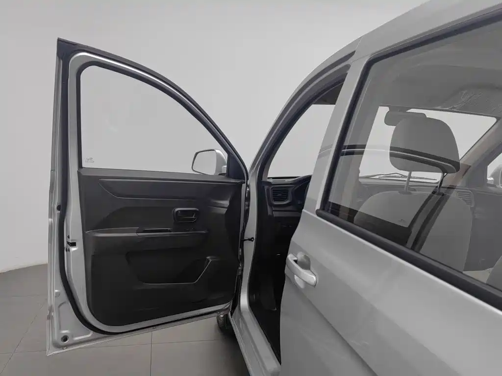 Wuling Hongguang V — миниатюра 8