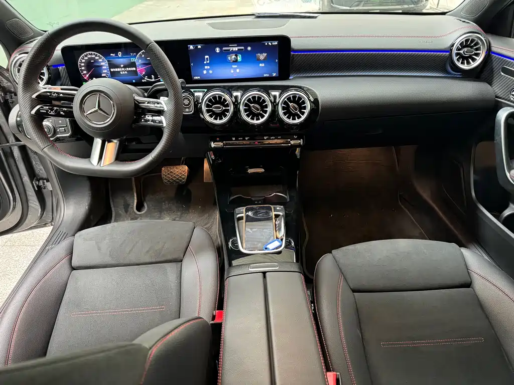 Mercedes-Benz A-Class A 2025 A 200 L Fashion
