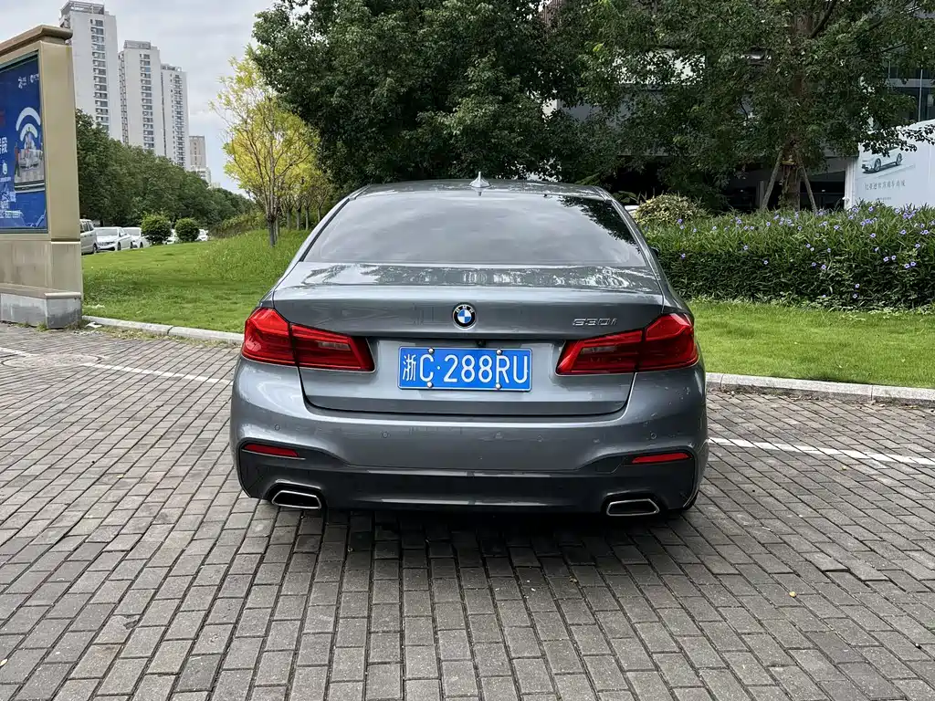 BMW 5 Series (Import) — миниатюра 8
