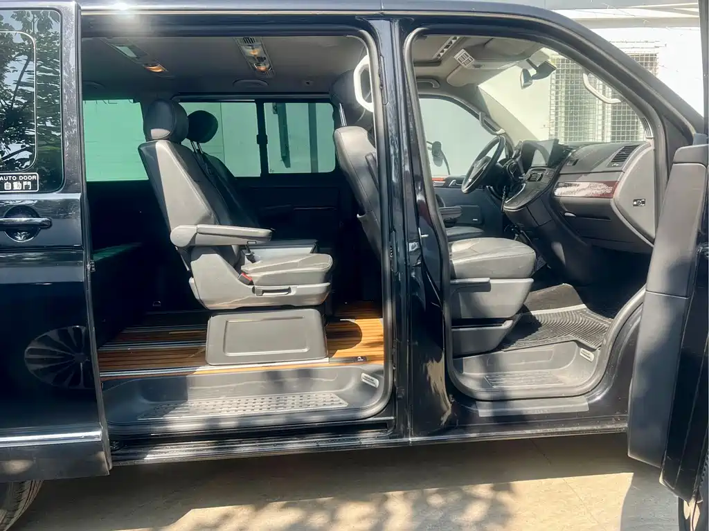 Volkswagen Multivan — миниатюра 7