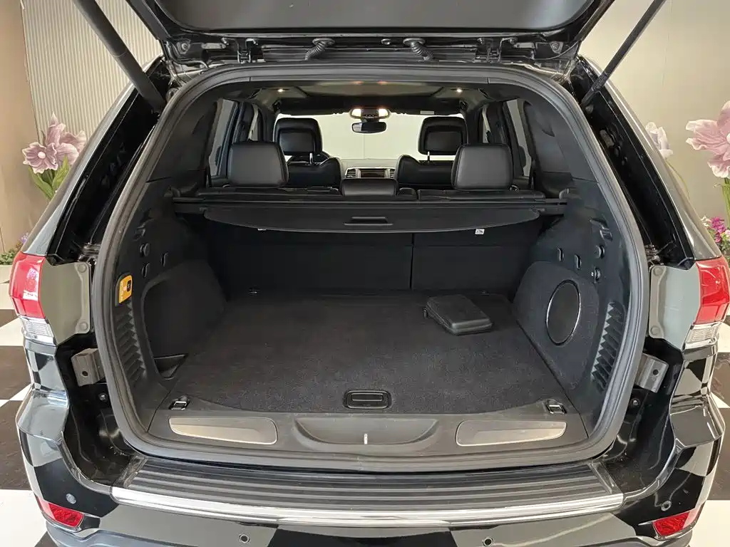 Jeep Grand Cherokee (Import) — миниатюра 28